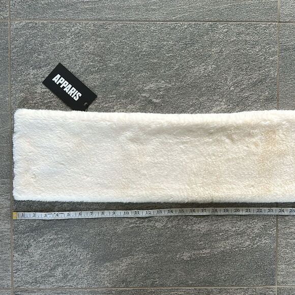 NWT Apparis Bambi Faux Fur Pull-through Scarf Stole Wrap Cream Ivory One Size - Picture 6 of 11